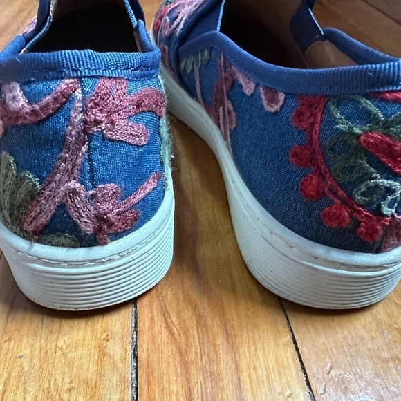 😊 Sofft Women's Somers Slip On Shoes Boho Denim Canvas Embroidered 8.5 - Picture 9 of 16
